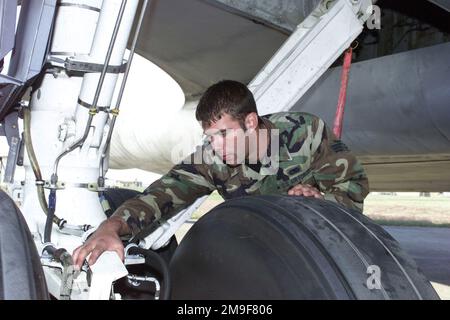 US Air Force SENIOR AIRMAN Eric Hunt, a crew chief for the 22nd Expeditionary Refueling Squadron, McConnell Air Force Base, Kansas, performs routine checks of the KC-135 here at Operation Northern Watch, Incirlik Air Base, Turkey. Subject Operation/Series: NORTHERN WATCH Base: Incirlik Air Base, Adana Country: Turkey (TUR) Stock Photo