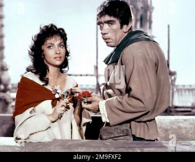 THE HUNCHBACK OF NOTRE DAME 1956 Allied Artists film with Gina Lollobrigida and Anthony Quinn Stock Photo