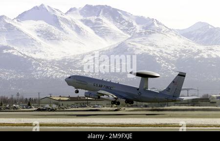 A US Air Force E-3 Sentry Airborne Warning and Control Systems (AWACS) aircraft from the 964th AWACS squadron, Tinker AFB, Oklahoma takes off from Elmendorf AFB, Alaska, for a mission during Exercise NORTHERN EDGE 2001. Subject Operation/Series: NORTHERN EDGE Base: Elmendorf Air Force Base State: Alaska (AK) Country: United States Of America (USA) Stock Photo