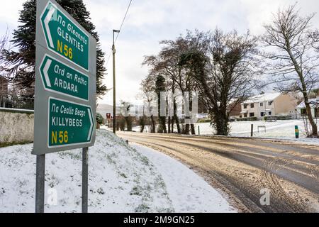 N56 main road from Ardara to Killybegs in a winter snow scene. Stock Photo