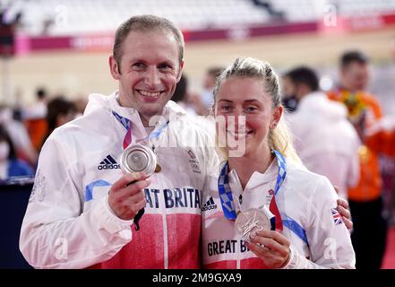 File photo dated 03-08-2021 of Great Britain's Laura Kenny and Jason Kenny. Five-time Olympic champion Dame Laura Kenny has announced that she and husband Sir Jason Kenny are expecting their second child. Issue date: Wednesday January 18, 2023. Stock Photo