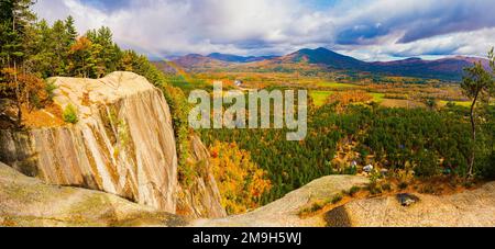 Landscape with cliff and forest in autumn, Cathedral Ledge State Park, New Hampshire, USA Stock Photo