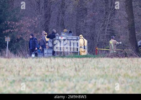 Bruck Hofing, Germany. 18th Jan, 2023. Due to an outbreak of avian influenza in the district of Schwandorf on a farm with around 70,000 ducks, all animals are to be culled. The police and fire department are on site. Credit: Daniel Löb/dpa/Alamy Live News Stock Photo