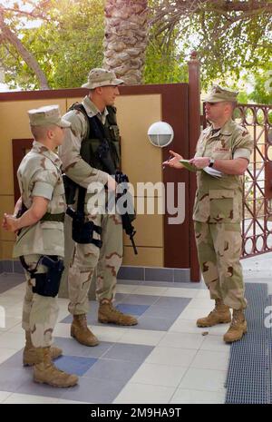 Lance Corporal (LCpl) Nicholis B. Almaguer, USMC, and Corporal Bruce L. Henning (left), USMC, of the Interim Marine Corps Security Forces Company, Bahrain, take time to speak to 1ST Lieutenant W. F. Pelletier (right), Public Affairs Officer attached to the MARCENT (Marine Forces Central Command) Assessment Team. The Marines participated in a reationary drill while on duty at the Naval Support Activity, Bahrain. Base: US Naval Support Activity State: Juffair Country: Bahrain (BHR) Stock Photo