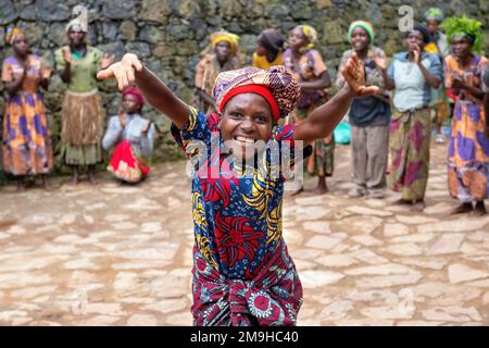 Pygmy Rituals Echuya Batwa people, often known as pygmies, dancing in south western ...