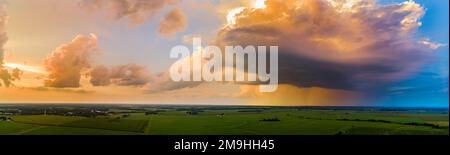 Dramatic sky at sunset above countryside, Marion County, Illinois, USA Stock Photo