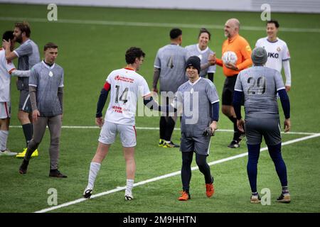 Masters Tata Steel Chess play soccer at Telstar