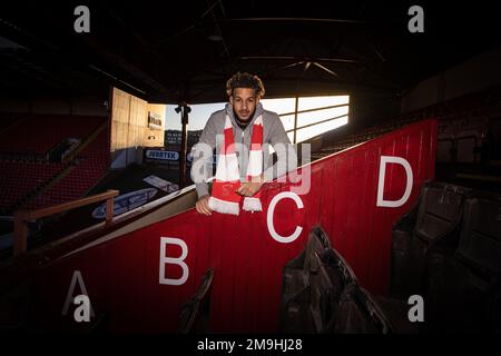 Barry Cotter signs for Barnsley on a 3.5 year deal at Oakwell, Barnsley, United Kingdom, 18th January 2023  (Photo by Mark Cosgrove/News Images) Stock Photo