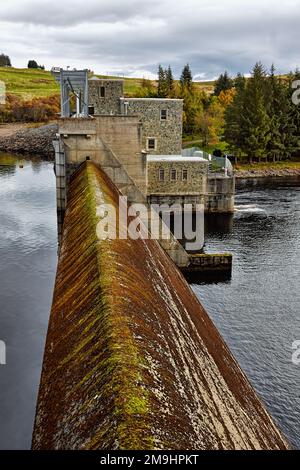 Lairg dam on Loch Shin at Lairg in Sutherland. Stock Photo