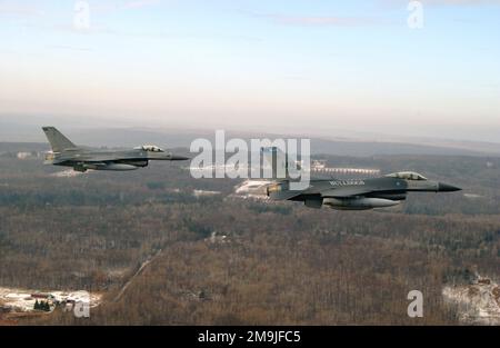 A US Air Force (USAF) F-16A Fighting Falcon, 148th Fighter Wing (FW), Minnesota Air National Guard Base (ANGB), escorts home the first of many USAF F-16C Fighting Falcons, on the right, enroute from Syracuse, New York, to the 148th FW, in Duluth. State: Minnesota (MN) Country: United States Of America (USA) Stock Photo