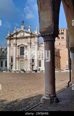 Mantua, Lombardy, Italy. View of the cathedral from the portico of the medieval Captain's Palace in Sordello Square. Stock Photo