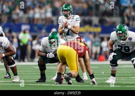 Tulane Green Wave quarterback Michael Pratt (7) gets ready for the snap during the third quarter of the 87th Goodyear Cotton Bowl Classic at AT&T Stad Stock Photo