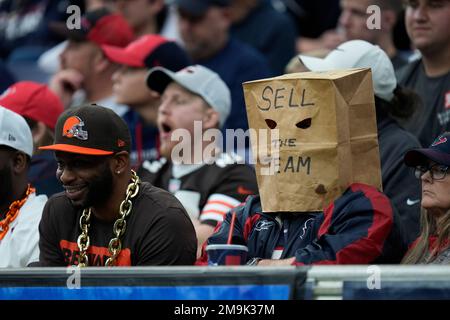 Instant replay tent at an NFL football game between the Houston Texans and  the San Diego Chargers Sunday, Nov. 7, 2010 in Houston. (AP Photo/Dave  Einsel Stock Photo - Alamy