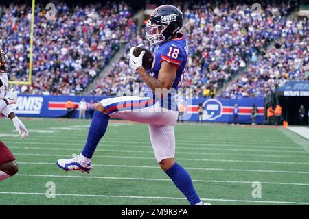 New York Giants' Saquon Barkley runs on the field before an NFL football  game against the Washington Commanders, Sunday, Dec. 4, 2022, in East  Rutherford, N.J. (AP Photo/John Minchillo Stock Photo - Alamy