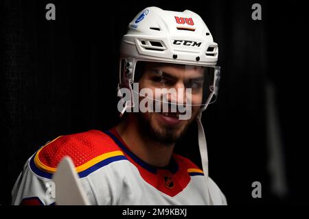 The New York Islanders warm up before an NHL hockey game against the New  Jersey Devils Thursday, Jan. 21, 2021, in Uniondale, N.Y. (AP Photo/Frank  Franklin II Stock Photo - Alamy