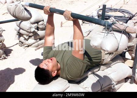 US Marine (USMC) Corporal (CPL) Kyle T. Carney, Alpha Company, 2nd Light Armored Reconnaissance, 1ST Platoon, conducts physical training after setting up a homemade gym at Living Support Area 1 (LSA 1), during Operation ENDURING FREEDOM. Country: Kuwait (KWT) Stock Photo