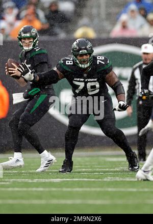 New York Jets guard Laken Tomlinson (78) defends against the