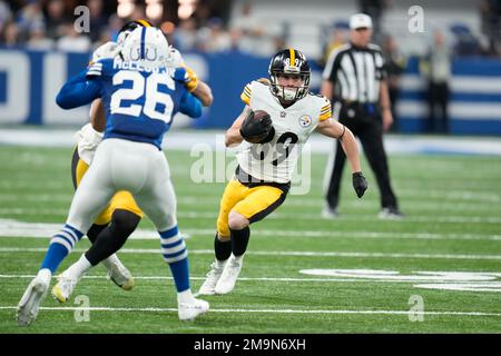 Pittsburgh Steelers' Gunner Olszewski (89), left, tries to get past Detroit  Lions safety Will Harris (25) on a punt return during the first half of an  NFL preseason football game, Sunday, Aug.