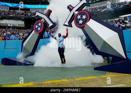 Tennessee Titans nose tackle Teair Tart (93) on the sideline