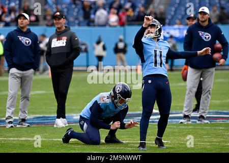 Tennessee Titans kicker Caleb Shudak (11) warms up before an NFL football  game against the Cincinnati Bengals Sunday, Nov. 27, 2022, in Nashville,  Tenn. (AP Photo/Mark Zaleski Stock Photo - Alamy