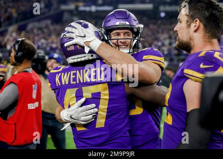 Minnesota Vikings linebacker William Kwenkeu (47) plays against