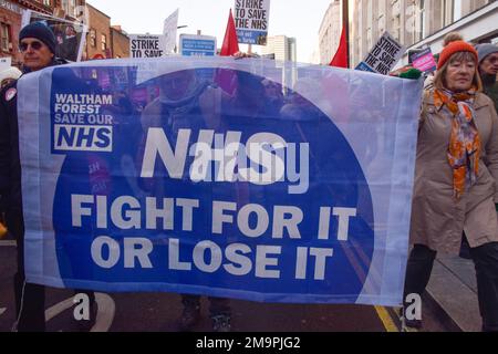 London, UK. 18th Jan, 2023. Protesters march along Tottenham Court Road with a banner in support of the NHS during the demonstration. Nurses, NHS workers and supporters gathered outside University College Hospital for a rally and marched to Downing Street in support of the NHS (National Health Service) and in solidarity with nurses, as nurses across the UK continue their strikes over pay and working conditions. (Photo by Vuk Valcic/SOPA Images/Sipa USA) Credit: Sipa USA/Alamy Live News Stock Photo