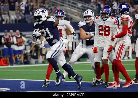 LANDOVER, MD - DECEMBER 18: New York Giants defensive back Cor'Dale Flott  (28) peeks into the backfield during the New York Giants game versus the  Washington Commanders on December 18, 2022, at