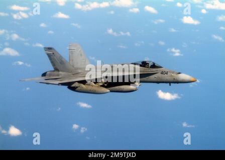 A US Navy (USN) F/A-18C Hornet aircraft assigned to Strike Fighter Squadron Eight Six (VFA-86) inflight during a mission flow from Marine Corps Air Station (MCAS) Beaufort, South Carolina (SC). Base: Mcas, Beaufort State: South Carolina (SC) Country: United States Of America (USA) Stock Photo