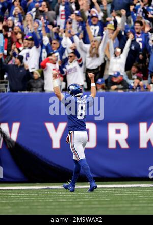 New York Giants quarterback Daniel Jones (8) reacts after throwing