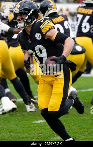 Pittsburgh Steelers wide receiver Gunner Olszewski (89) catches a