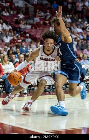 Alabama Guard Mark Sears (1) Works Inside Against Kentucky During The ...