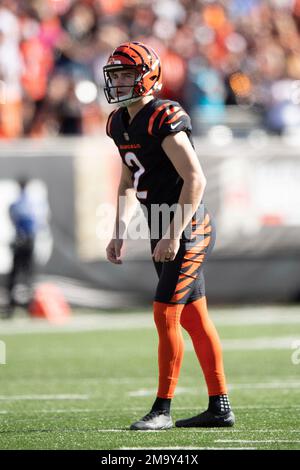 Cincinnati Bengals' Evan McPherson (2) and Trayveon Williams (32) warm up  during an NFL football game against the Baltimore Ravens, Sunday, Sept. 17,  2023, in Cincinnati. (AP Photo/Jeff Dean Stock Photo - Alamy