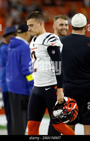 Cincinnati Bengals' Evan McPherson (2) and Trayveon Williams (32) warm up  during an NFL football game against the Baltimore Ravens, Sunday, Sept. 17,  2023, in Cincinnati. (AP Photo/Jeff Dean Stock Photo - Alamy