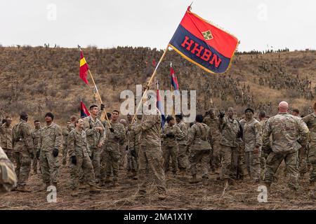 A Soldier assigned to the 4th Infantry Division, signals to the rest of his formation by waving the Headquarters and Headquarters Battalion colors, May 23, 2022, during the Ivy Week Utah Beach physical fitness competition at Fort Carson, Colorado.  The Utah Beach competition simulates the conditions faced by 4th Infantry Division Soldiers as they landed in Normandy, France on June 6, 1944. Stock Photo