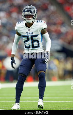 Tennessee Titans cornerback Kristian Fulton (26) ask a selfie for