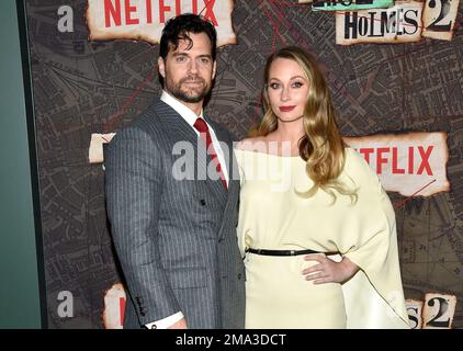 NEW: @HenryCavill and his girlfriend @nviscuso at the premiere of  #EnolaHolmes2 in NYC tonight. ✨ 📷: Getty Images via @21metgala //…