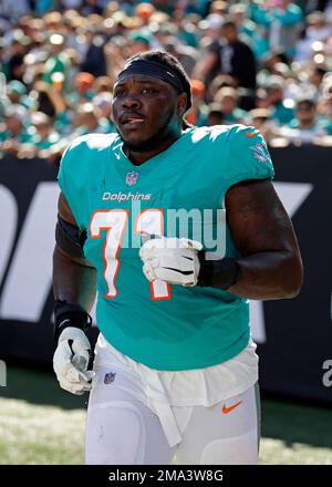 Miami Dolphins Brandon Shell during the game between the Cleveland News  Photo - Getty Images