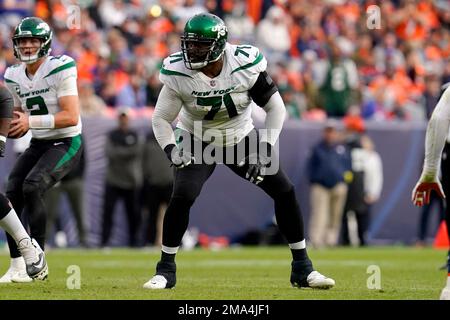 New York Jets offensive tackle Duane Brown (71) works against the Denver  Broncos during the second half of an NFL football game, Sunday, Oct. 23,  2022, in Denver. (AP Photo/Matt York Stock