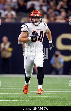 Photo: Bengals Mitchell Wilcox tackled by Dolphins Jevon Holland