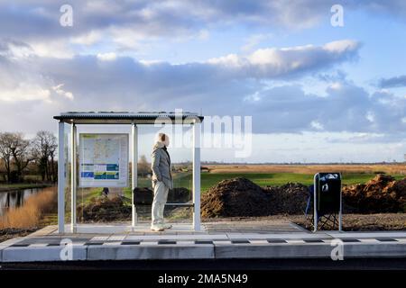 SCHERMERHORN - A man is waiting for the bus that never came. Thousands of bus drivers, drivers and conductors in regional transport will stop working on Thursday and Friday. ANP OLAF KRAAK netherlands out - belgium out Stock Photo