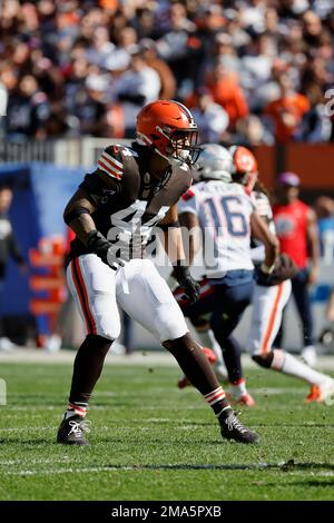 Cleveland Browns outside linebacker Sione Takitaki (44) warms up prior to  the start of an NFL football game against the New England Patriots, Sunday,  Nov. 14, 2021, in Foxborough, Mass. (AP Photo/Greg