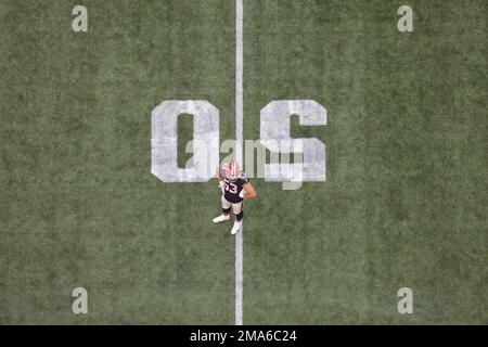 Chicago Bears inside linebacker Nick Kwiatkoski (44) motions during the  second quarter of a pre …