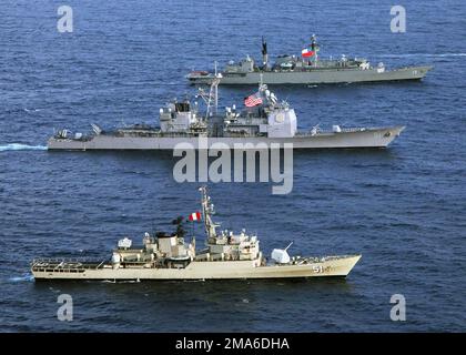 US Navy (USN) Ticonderoga Class Guided Missile Cruiser USS THOMAS S. GATES (CG 51) (center) sails in formation with the Peruvian Lupo Class Missile Frigate BAP (Buque Aramada Peruana) CARVAJAL (FM 51) (foreground) and Chilean Broadsword Class (Type 22) Guided Missile Frigate ALMIRANTE WILLIAMS (FFG 19) during the Pacific phase of UNITAS (United International Antisubmarine Warfare Exercise) 46. (Duplicate image, see also DNSD0608434 or search 050711N4374S005). US Navy (USN) Ticonderoga Class Guided Missile Cruiser USS THOMAS S. GATES (CG 51) (center) sails in formation with the Peruvian Lupo Cl Stock Photo