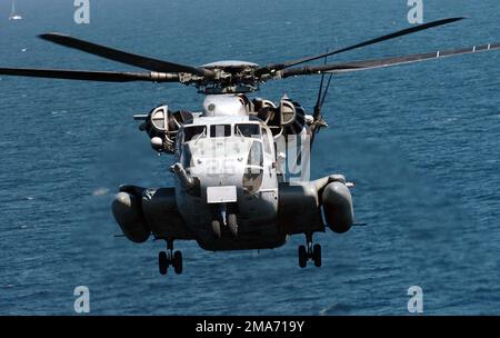 A US Marine Corps (USMC) CH-53E Super Stallion helicopter prepares to land aboard a US Navy (USN) amphibious assault ship. Country: Atlantic Ocean (AOC) Stock Photo