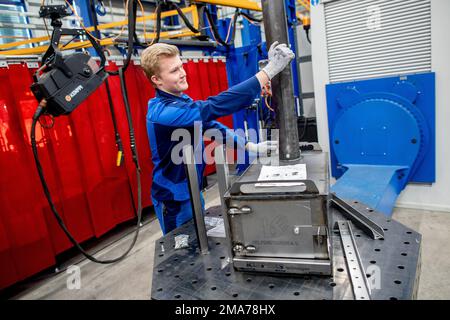 Meppen, Germany. 18th Jan, 2023. Jonathan Kestel, apprentice at Kuipers Technologies, assembles a new field oven for the aid organization Helping Hands. The aid organization Helping Hands e.V. from Lathen, the company Kuipers from Meppen and other stakeholders donate 760 field ovens to be taken to the war zones in Ukraine as well as to Moldova, which has been severely affected by the war. Credit: Hauke-Christian Dittrich/dpa/Alamy Live News Stock Photo