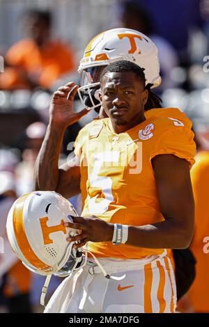 Tennessee quarterback Hendon Hooker (5)watches as his team warms up before  an NCAA college football game against Ball State Thursday, Sept. 1, 2022,  in Knoxville, Tenn. (AP Photo/Wade Payne Stock Photo - Alamy