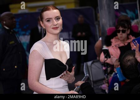 hannah-onslow-poses-for-photographers-upon-arrival-for-the-premiere-of