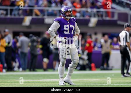 Minnesota Vikings defensive tackle Harrison Phillips takes part in drills  at the NFL football team's practice facility in Eagan, Minn., Tuesday, May  17, 2022. (AP Photo/Bruce Kluckhohn Stock Photo - Alamy