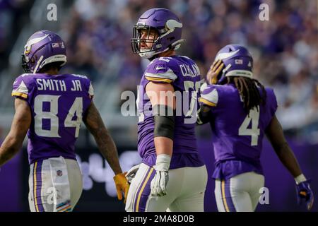 Minnesota Vikings guard Ezra Cleveland (72) in action during the second  half of an NFL football game against the Chicago Bears, Sunday, Oct. 9,  2022 in Minneapolis. (AP Photo/Stacy Bengs Stock Photo - Alamy