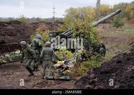 Servicemen Prepare To Fire From Their 152-mm Gun 2A36 «Giatsint-B ...